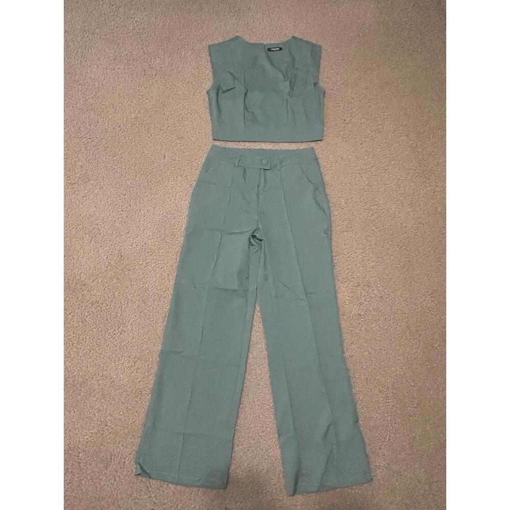 Chic Me Sleeveless Crop Top With Pants Pleated Front Green New Size Small